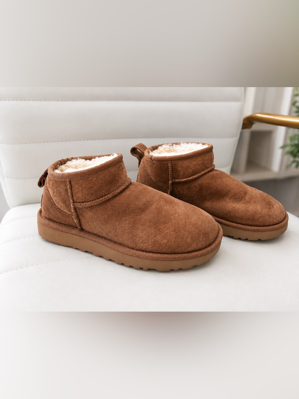 UGG Chestnut Mini Classic Boot Size 6 - Worn once!